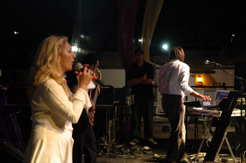 Nooshafarin and Beshkan Dancers (September 10, 2006) - by QH